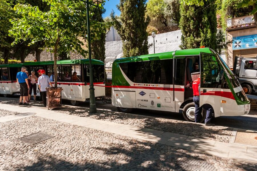 Granada City Train 1 or 2-Day Hop-On Hop-Off Ticket - Reyes Católicos and Plaza Isabel la Católica