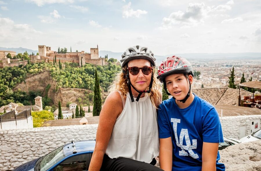Granada: E-Bike Tour and Fast-Track Alhambra Ticket - The break before your Alhambra entry