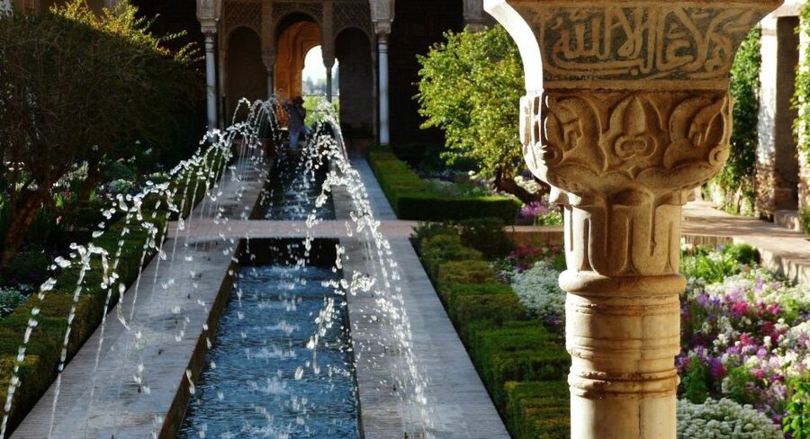 Granada: Fast-Track Alhambra & Nasrid Palaces Guided Tour - What the guides add to the visit