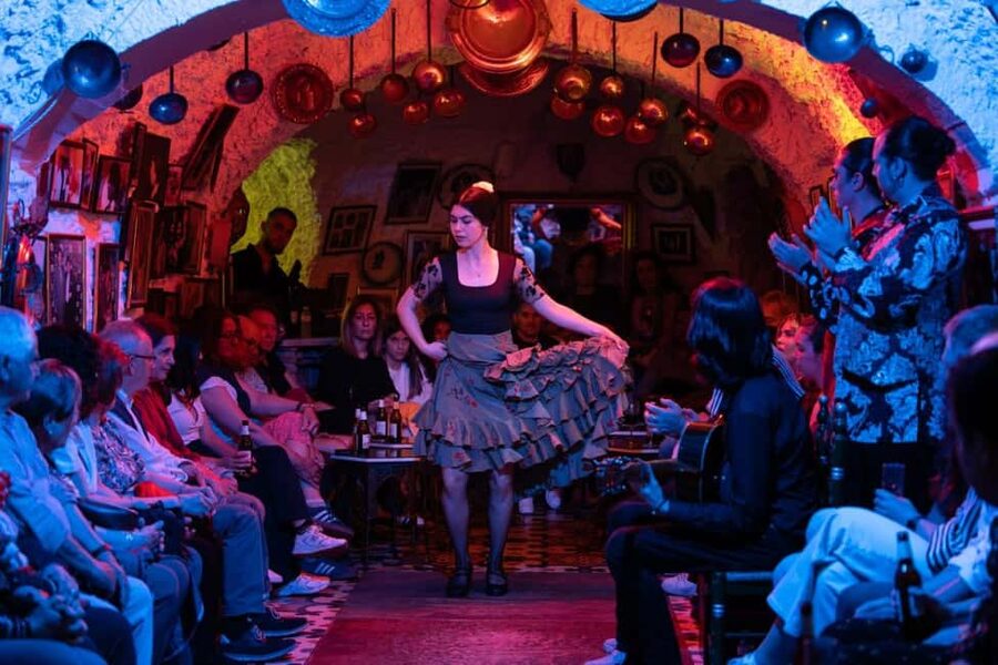 Granada: Los Amayas Cave Traditional Flamenco Show - Key points at a glance