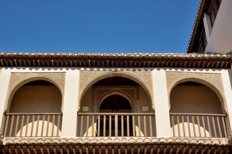 Granada: Moorish Monuments Entrance Tickets - Dar al-Horra Palace and the royal finish