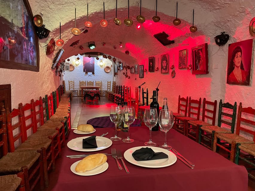 Granada: Sacromonte Caves Flamenco Show with Dinner - Practical timing and planning advice