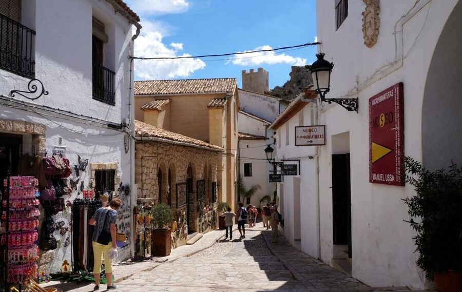 Guadalest & Algar Falls Tour - From Albir, Benidorm & Calpe - Who should book this excursion?