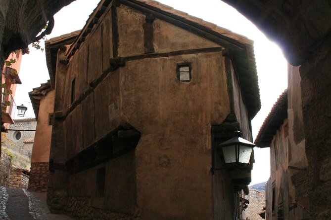 Guided Tour of Albarracín and Casa Noble - Casa de los Navarro de Arzuriaga and the town’s noble face