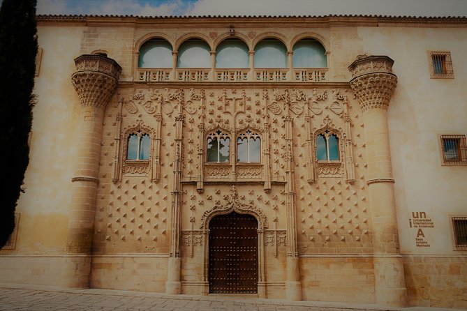 Guided tour of Baeza with entrance Baeza Cathedral - Plaza de la Constitución and Baeza Town Hall