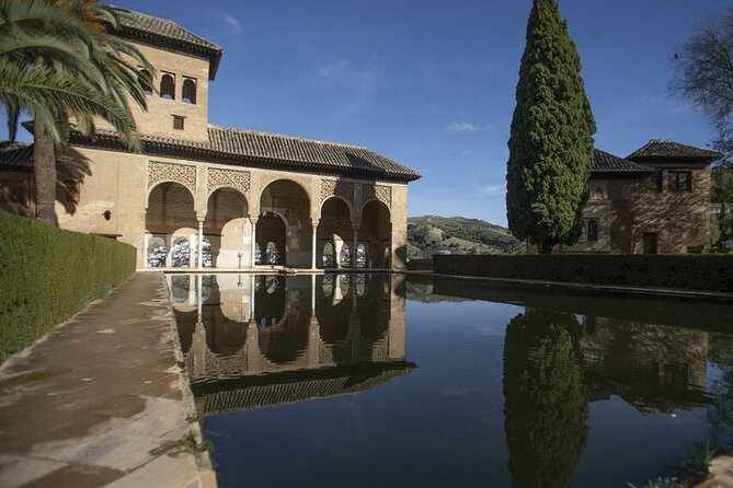 Guided Walking Tour of the Alhambra in Granada - The Generalife gardens and summer palace