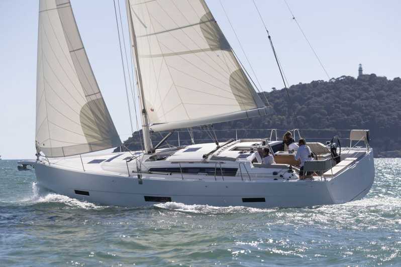 Ibiza: Midday or Sunset Sailing with Snacks and Open Bar - Boarding in the marina and settling onto the yacht