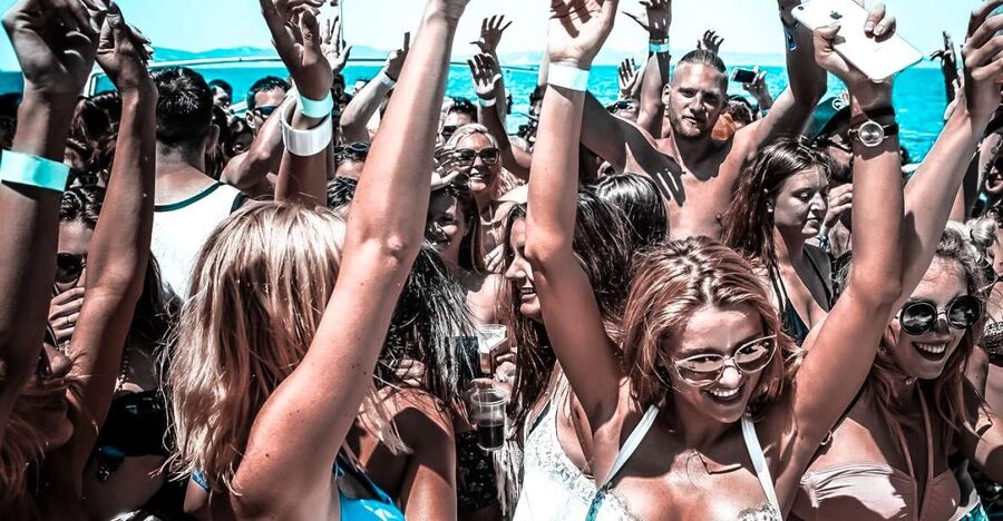 Ibiza: Sunset Boat Party at Ibiza Boat Club with Open Bar - The open bar: good value, with clear limits