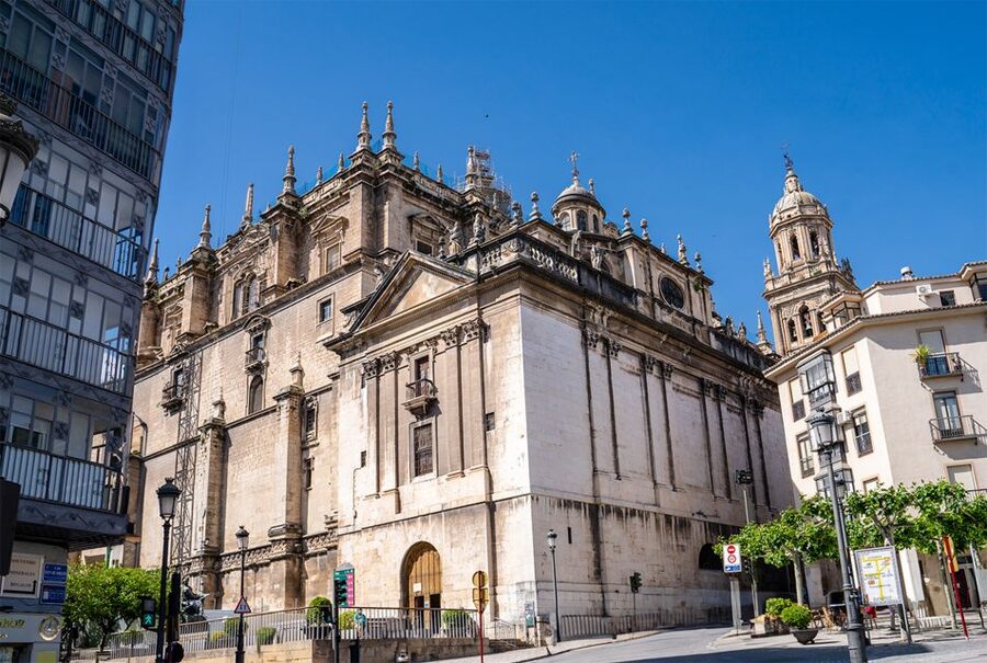 Jaén: 3-hour tour, Cathedral, Jewish Quarter and Arab Baths - Finishing at La Magdalena Church