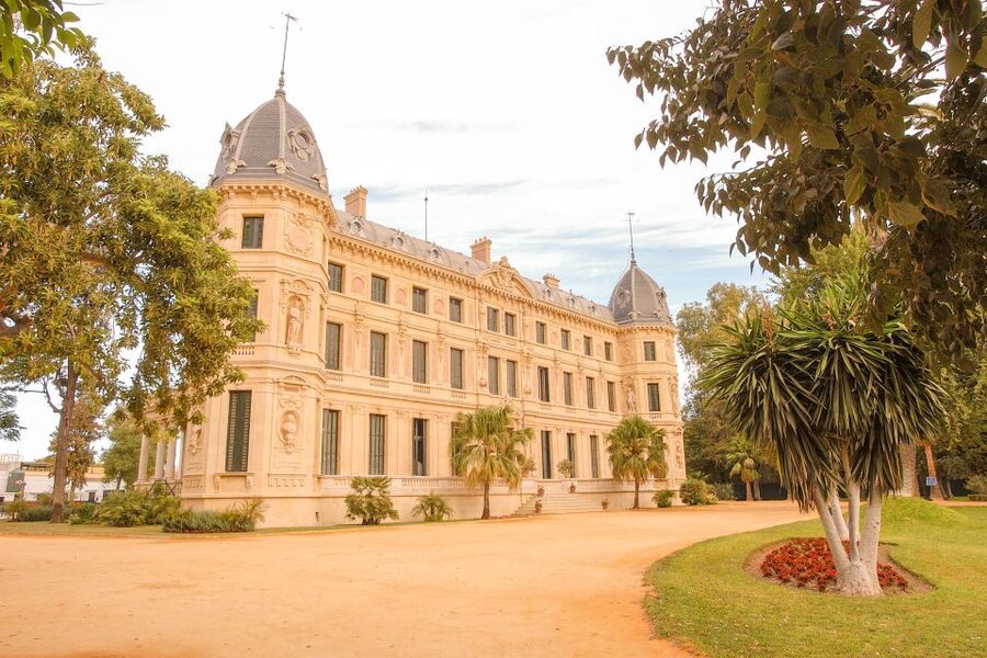 Jerez: Royal Andalusian School of Equestrian Art Admission - Meet the horses in the octagonal stables