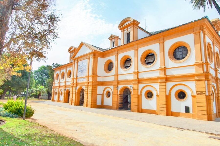 Jerez: Royal Andalusian School of Equestrian Art Admission - Start at the reception center and audiovisual presentation