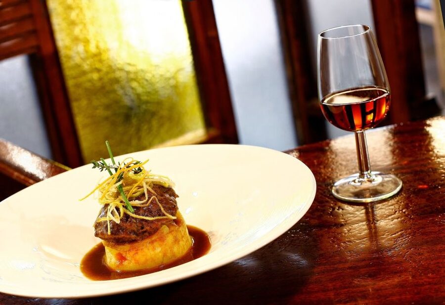 Jerez: Traditional Tapas Tour - Walking through monuments, legends, and local streets