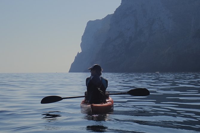Kayak and snorkel excursion to Cova Tallada - Learning to handle the kayak before the cave