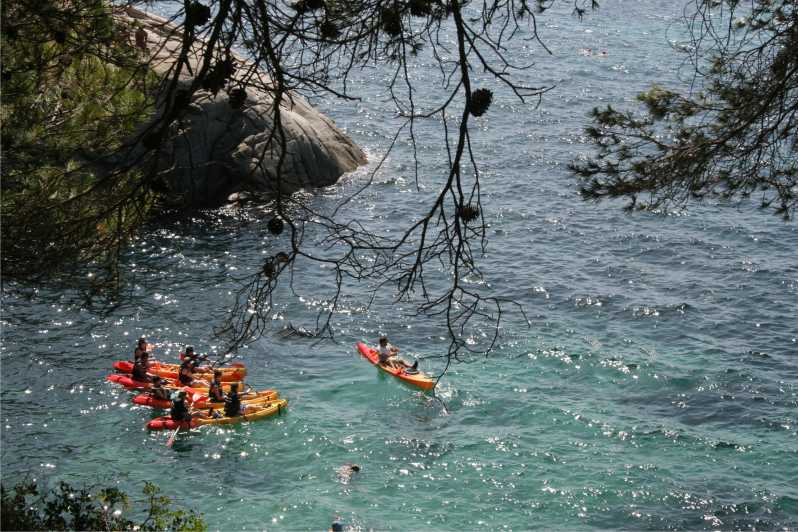 Kayak and Snorkel in Playa de Aro, Costa Brava - Learning the kayak before reaching the coves