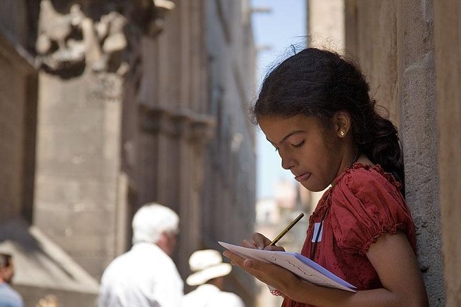 Kids and Family Gothic Quarter Walking Tour in Barcelona - Activity Books, Games, Songs, And Crowns