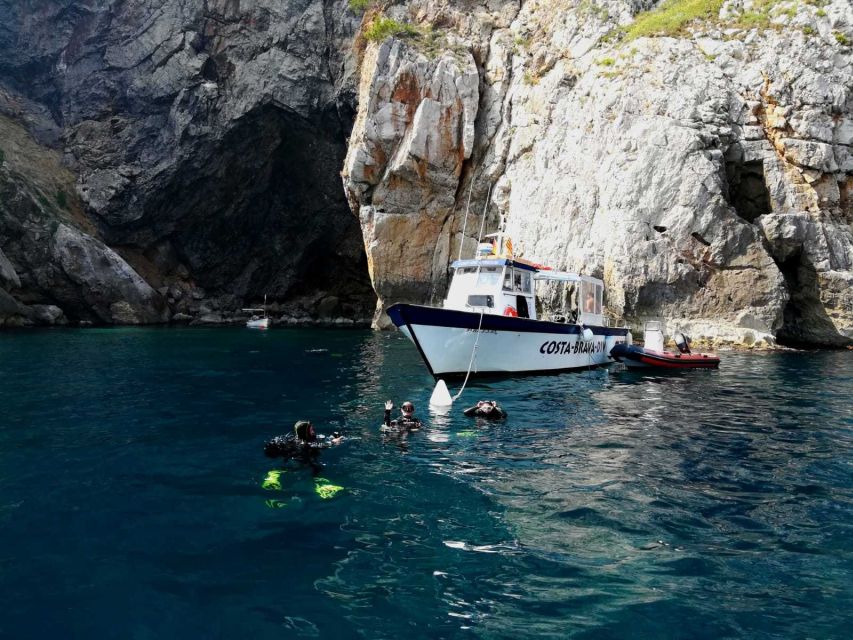 L'Estartit: Dive and Snorkeling in Montgrí Natural Park - The boat ride toward the Medes Islands