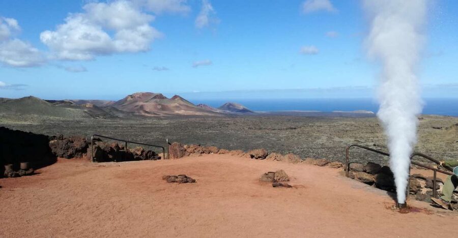 Lanzarote: 5-Hour Timanfaya National Park Southern Tour - La Geria and its crater vineyards