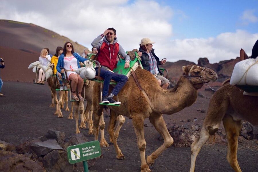 Lanzarote: 5-Hour Timanfaya National Park Southern Tour - Yaiza and the optional camel ride