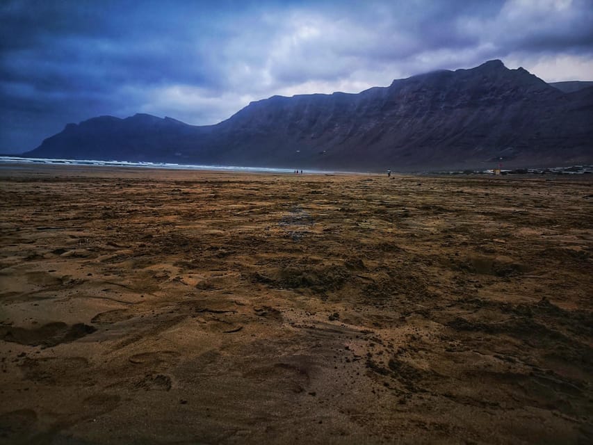 Lanzarote: César Manrique Foundation and Teguise Market - Famara Beach: a scenic stop, not a beach day