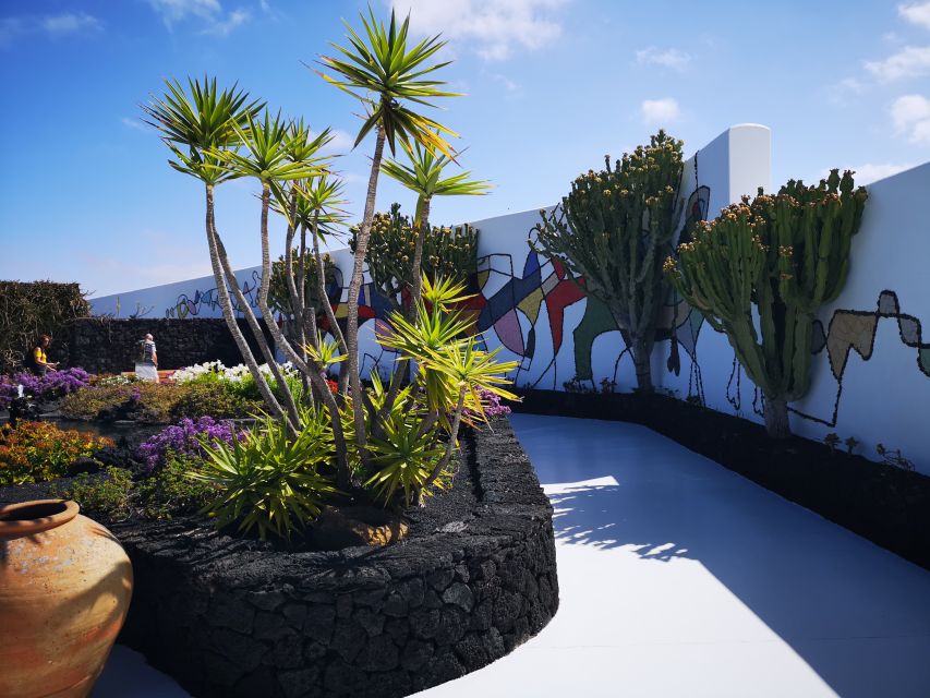 Lanzarote: César Manrique Foundation and Teguise Market - Who will get the most from this tour