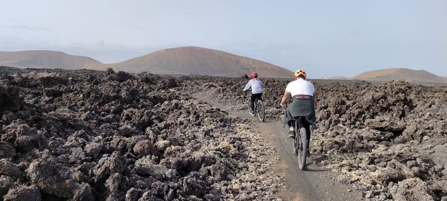 Lanzarote E-Bike Tour: Volcano Craters & Scenic Vineyards - Starting with the right bike and route