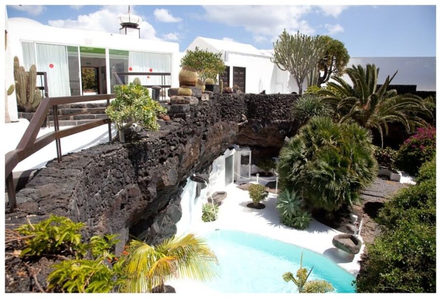 Lanzarote: Full Day Bus Tour with Scenic Views - Timanfaya National Park and Lanzarote’s volcanic heart