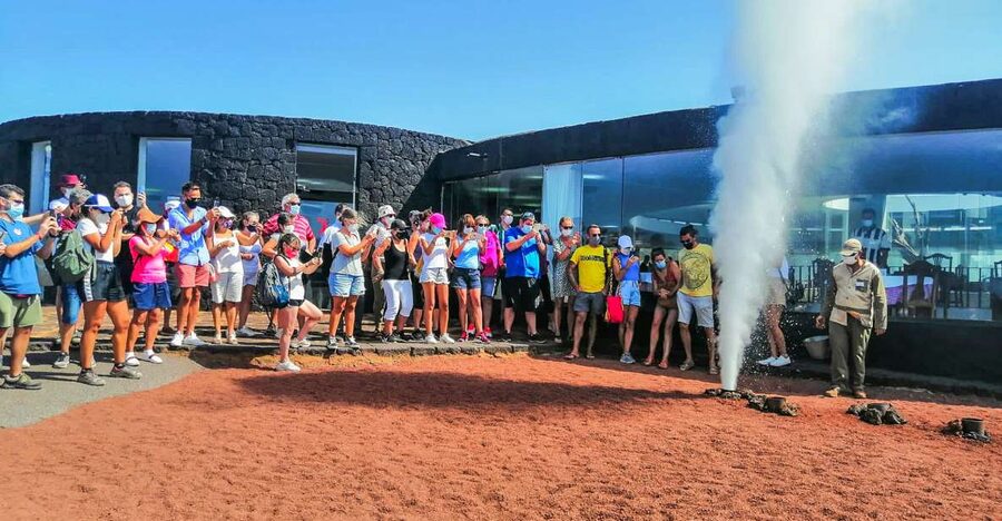 Lanzarote: Full-Day Island Highlights Tour - Cueva de los Verdes: a lava tunnel with a physical challenge