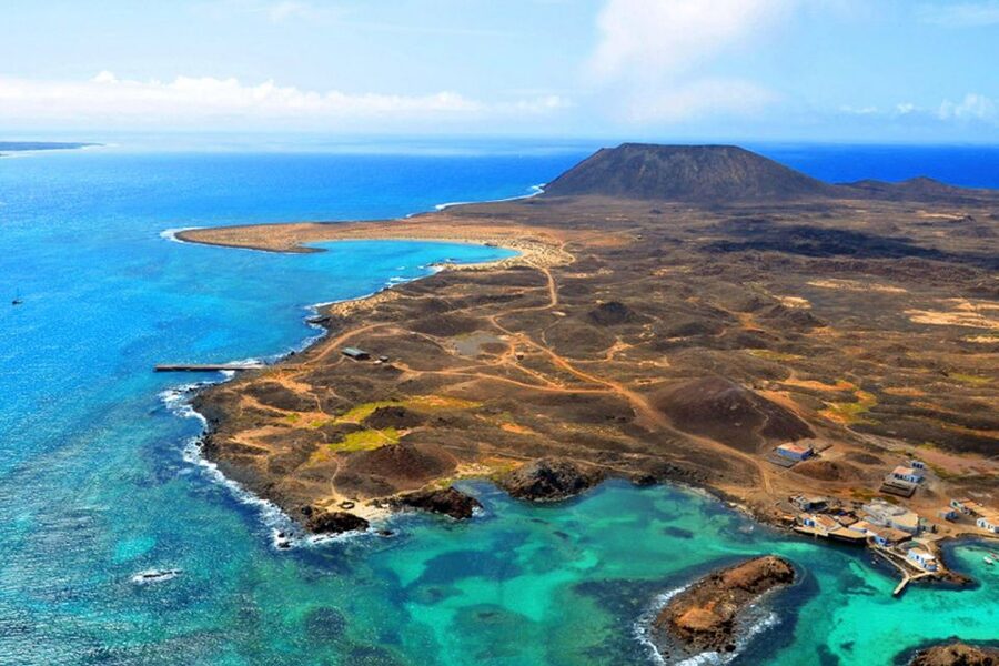 Lanzarote: Lobos Island Half-Day Dolphin Watching Trip - Searching for dolphins in their natural setting