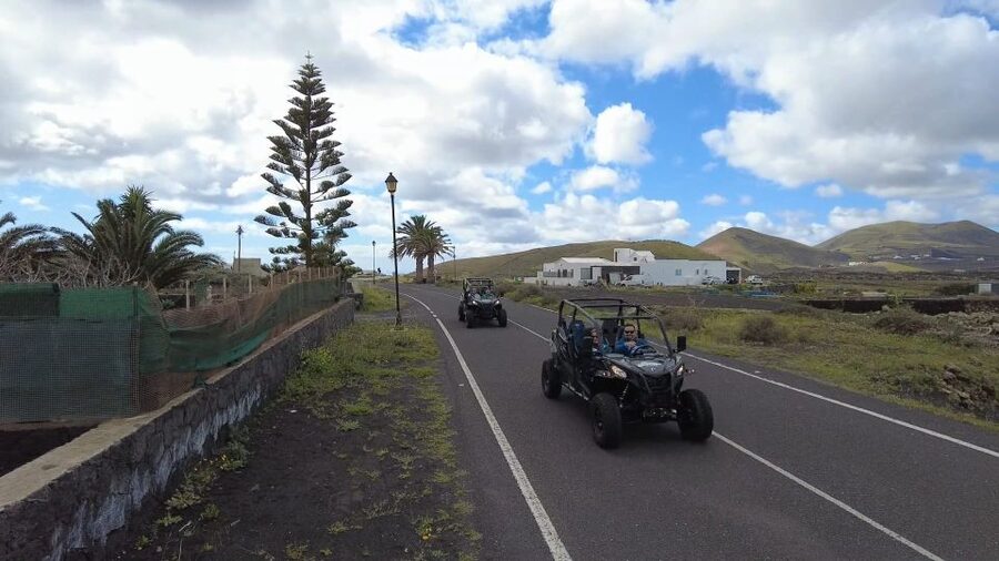 Lanzarote: Mix tour Guided Buggy Volcano Tour 4 or 6 seater - Who will enjoy this buggy volcano tour?