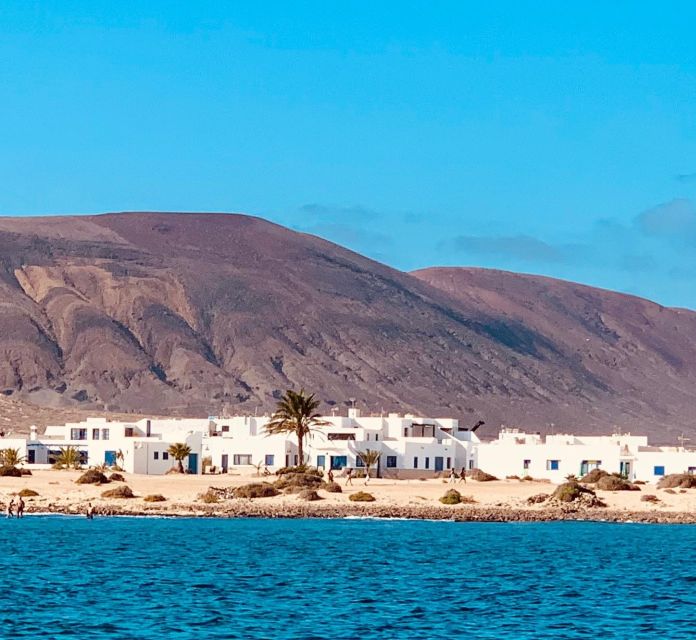 Lanzarote: Return Ferry to La Graciosa with Bus Pickup - Key points to know before you book
