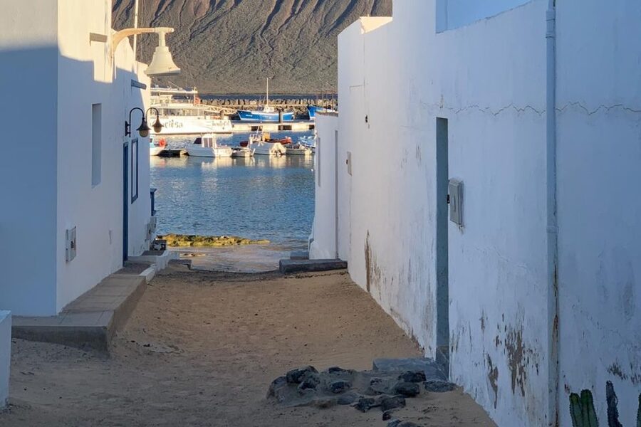 Lanzarote: Return Ferry to La Graciosa with Bus Pickup - Boarding the 11:00 AM ferry at Órzola