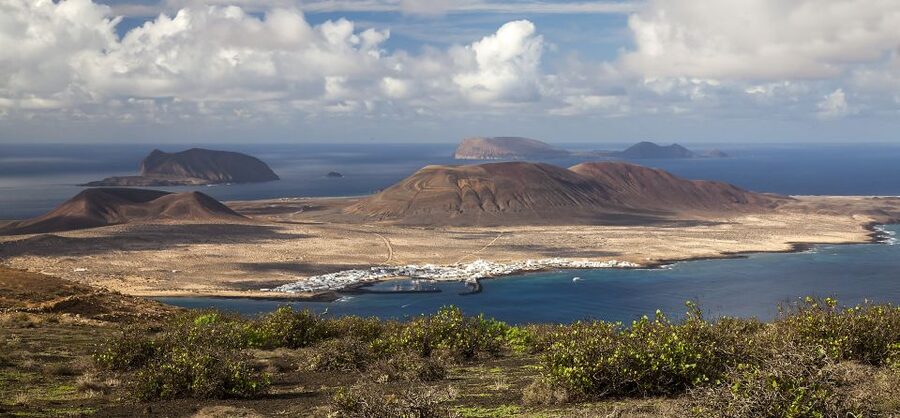 Lanzarote: Return Ferry to La Graciosa with Bus Pickup - Is four to five hours too long?