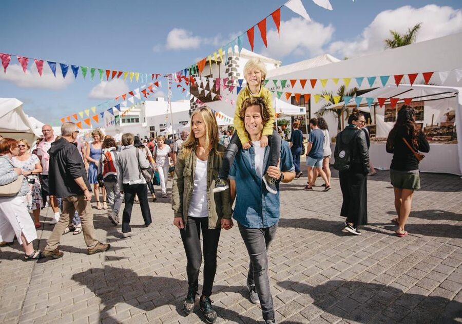 Lanzarote: Teguise Handicraft Market and La Graciosa Island - What makes this day worthwhile