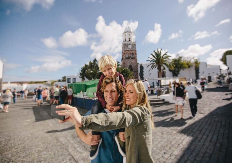 Lanzarote: Teguise Handicraft Market and La Graciosa Island - Free time on La Graciosa
