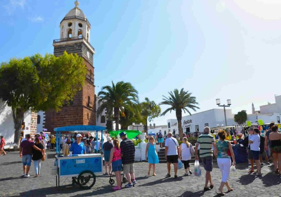Lanzarote: Teguise Handicraft Market and La Graciosa Island - The northern drive to Órzola