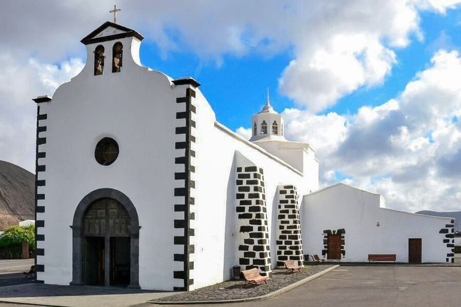 Lanzarote: Timanfaya Park and Jameos del Agua Full-Day Tour - The optional camel ride near the volcanoes