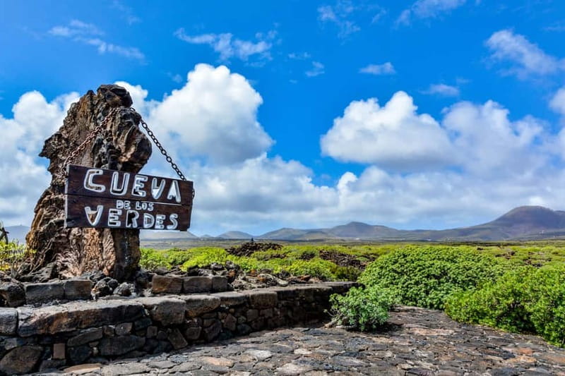 Lanzarote: Timanfaya Park, Jameos Agua, & Cueva Verdes Tour - The coach ride, guide, and language setup