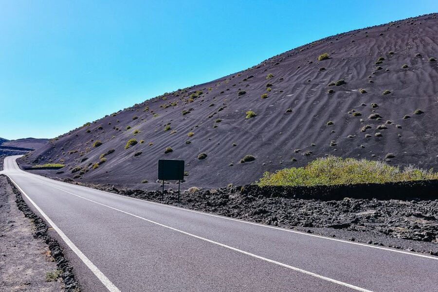 Lanzarote: Volcanos of Timanfaya and Caves Tour with Lunch - Timanfaya National Park by official coach