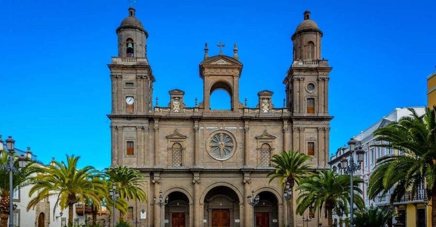 Las Palmas, Botanical Gardens and Bandama Volcano Tour - Walking through Vegueta, Las Palmas’s oldest district