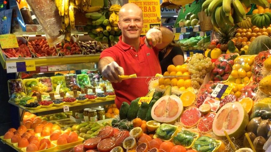 Las Palmas: Private Old City Guided Walking Tour with Tapas - The stories are the real attraction