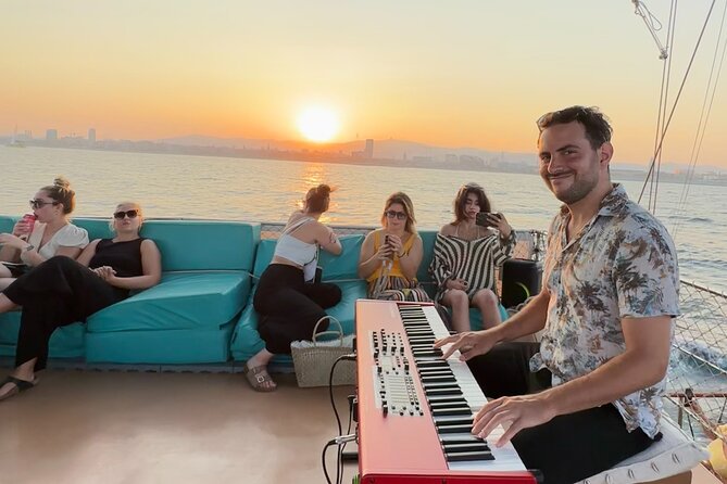Live Music & Sunset Wooden Boat in Barcelona - Seating, space, and onboard comfort