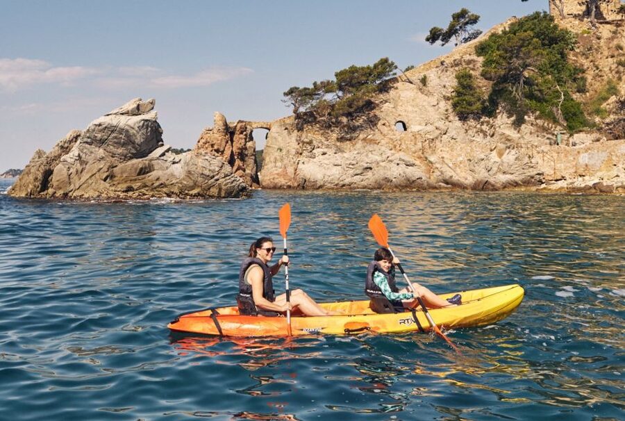 Lloret de Mar: Costa Brava Kayak Tour and Swimming - Returning along the Costa Brava