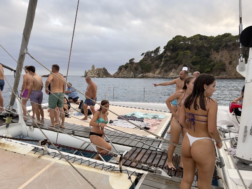 Lloret de Mar: Sunset Catamaran Cruise with DJ and Drinks - Setting out from Passeig Agustí Font