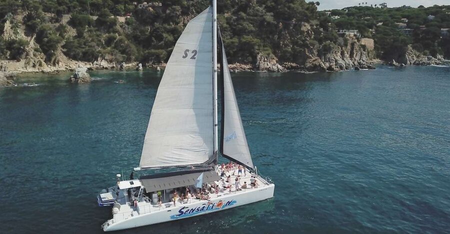 Lloret de Mar: Sunset Catamaran Cruise with DJ and Drinks - Two hours along the Costa Brava