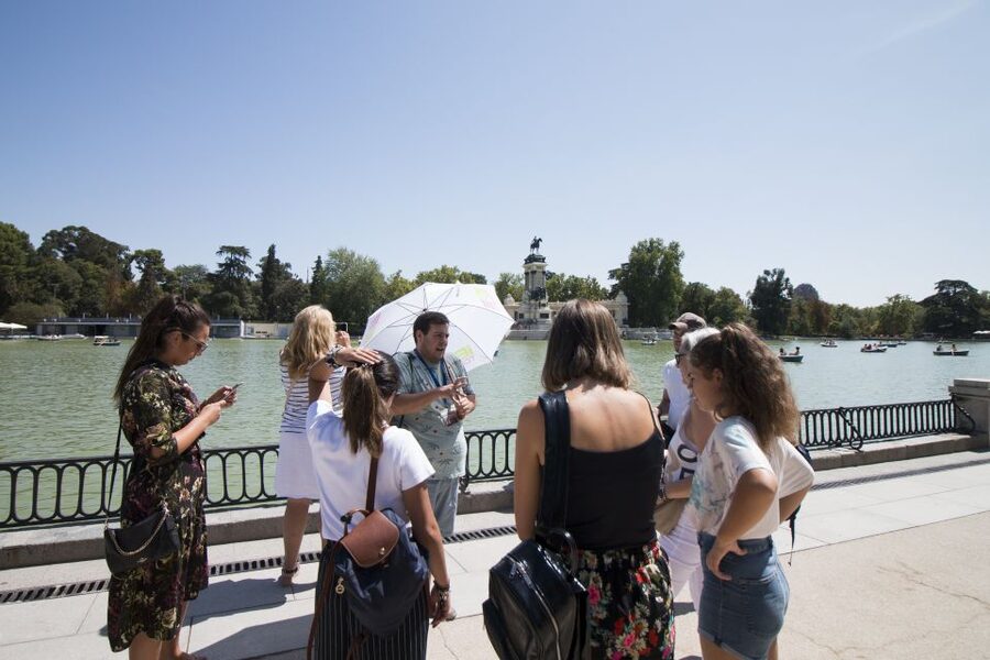 Madrid: 1.5-Hour Retiro Park Guided Walking Tour - Starting with the park’s famous pond and Alfonso XII
