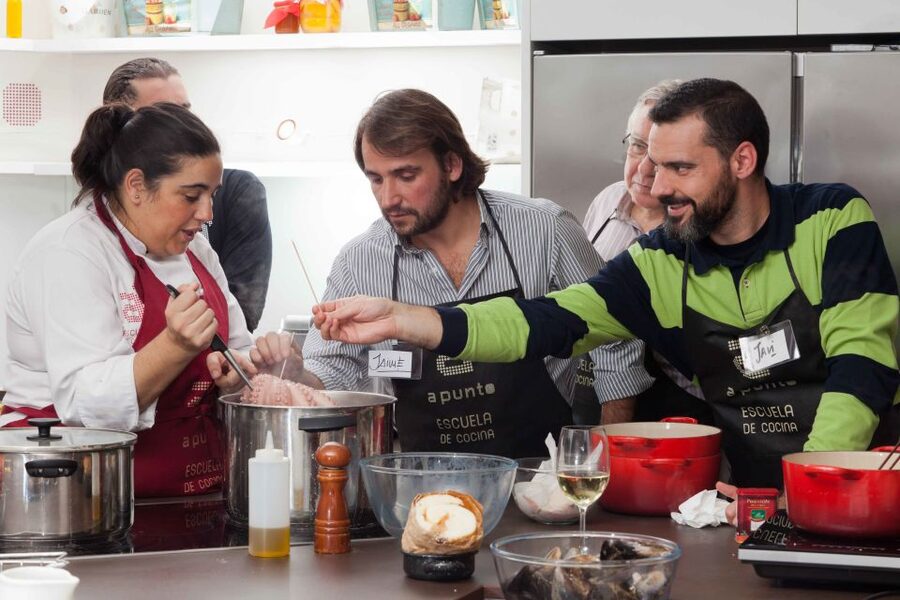 Madrid: 10 Tapas 2.5-Hour Cooking Class - The vegetarian option and menu limits