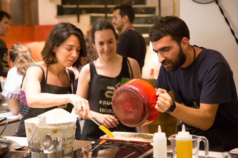 Madrid: 10 Tapas 2.5-Hour Cooking Class - Sangría, supper, and the final table