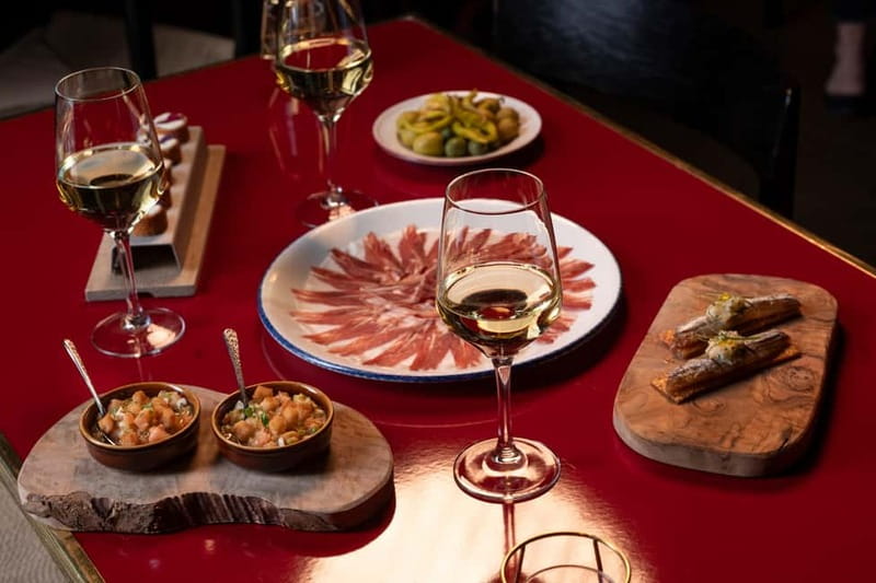 Madrid: Authentic Flamenco at Flamenco de Leones with drink - A Small Venue With Close-Up Energy