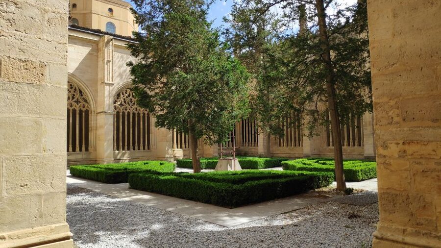 Madrid: Avila and Segovia Day Trip with Tickets to Monuments - Entering the Alcázar of Segovia