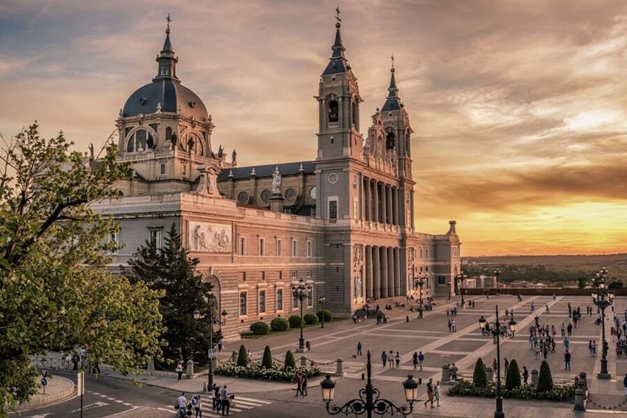 Madrid: City Highlights Guided Walking Tour - Royal Madrid at Plaza de Oriente